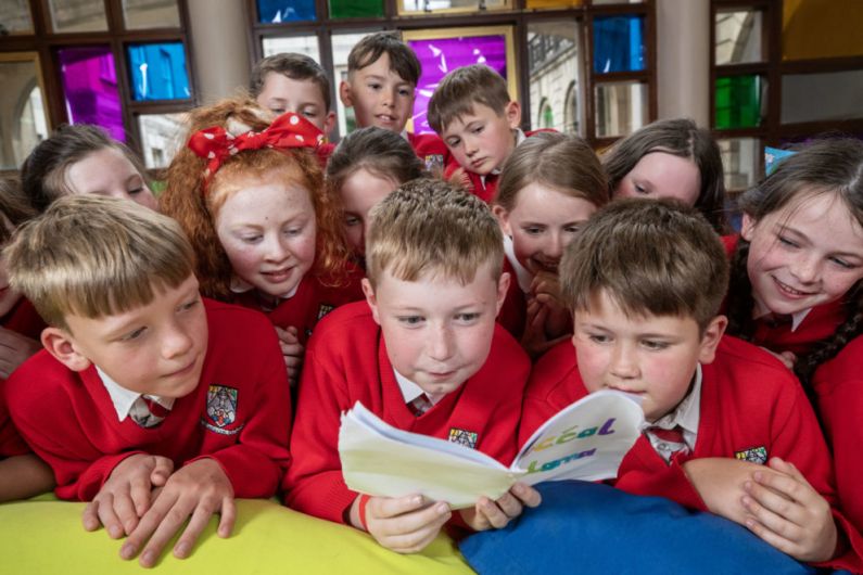 Third class pupils of Gaelscoil Eois win top prize at World Irish Aid awards