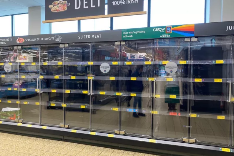 Protesting farmers outside Aldi and Lidl in Cavan town apologise to supermarket customers