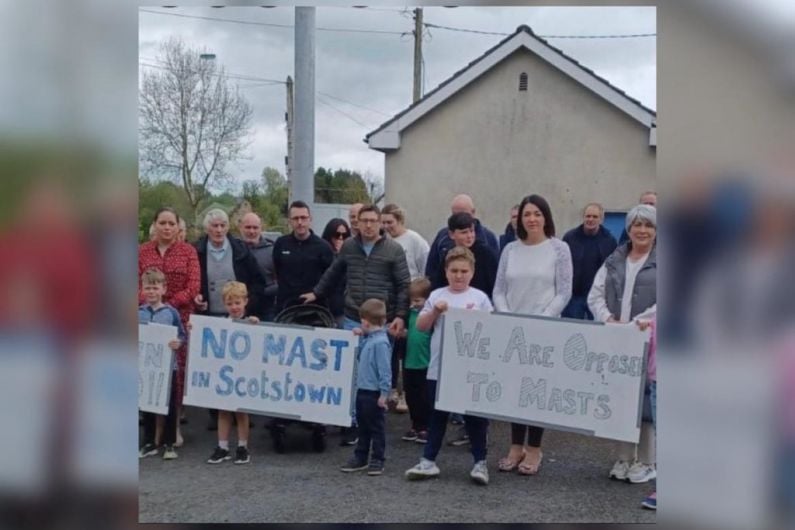 Public opposition to mast erected in Scotstown