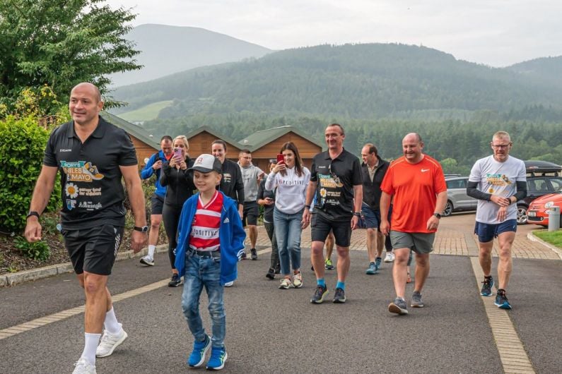 Rugby legend Rory Best passing through Co Monaghan as part of Cancer Fund for Children challenge