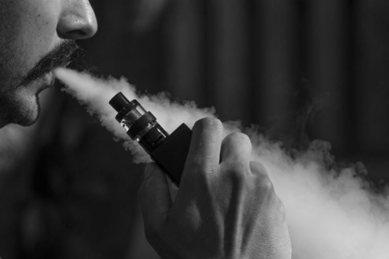 D&aacute;il votes to ban the sale of vapes to under 18s