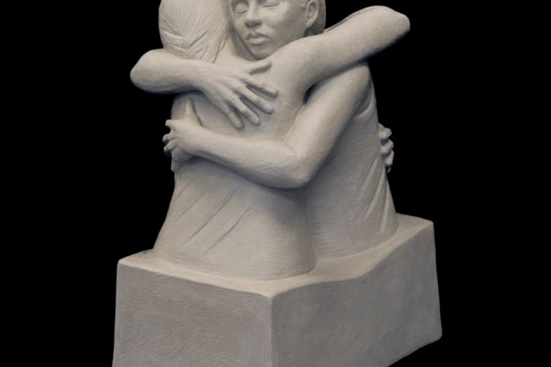 Local sculptor captures loss of contact in Covid times