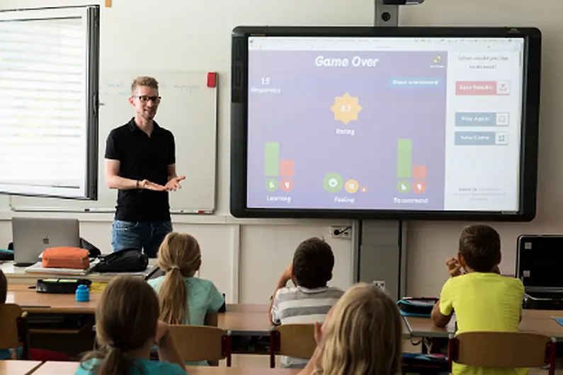Five schools in Cavan and Monaghan have classes of 35 pupils or more