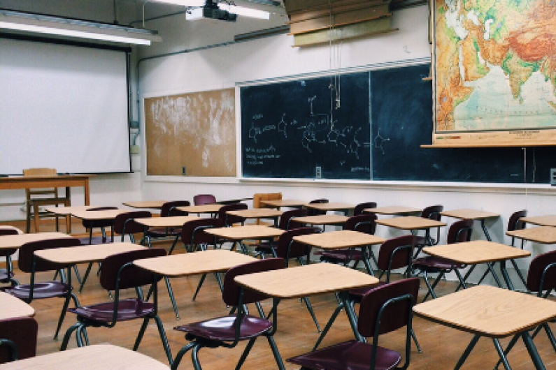 Local TD urgently calls on government to reduce large class sizes
