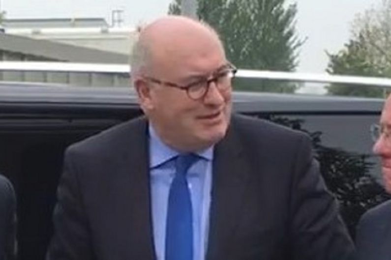 Housing Minister calls on Phil Hogan to resign following controversy over golf dinner
