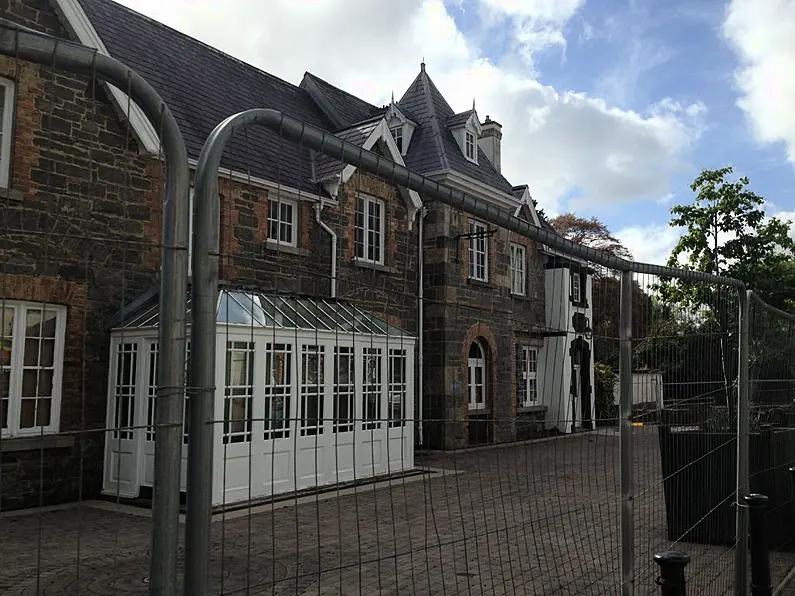 Refugees arrive to former Abbey Manor Hotel in Dromahair