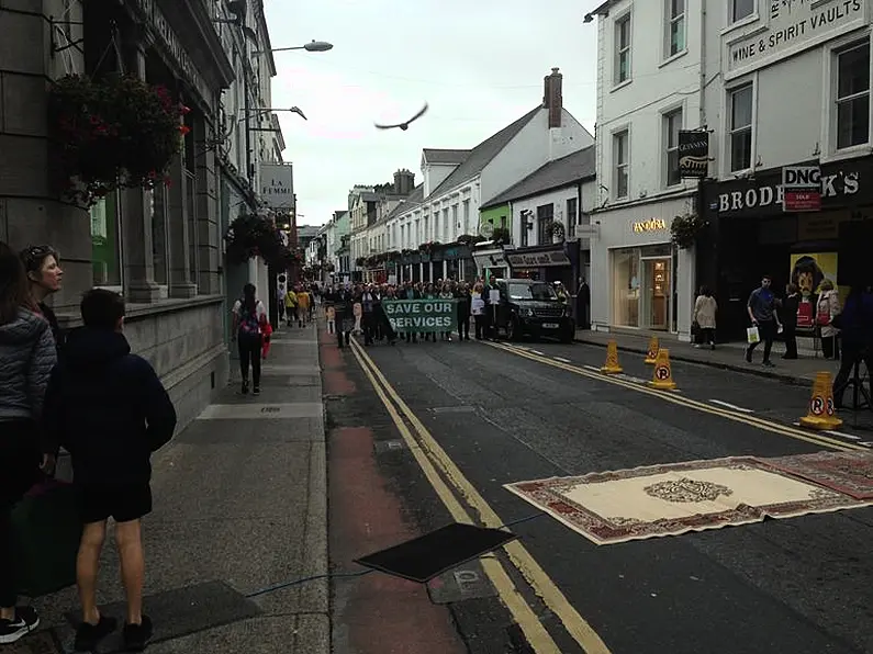 VIDEO:  Hundreds turn out in protest at closure of post offices