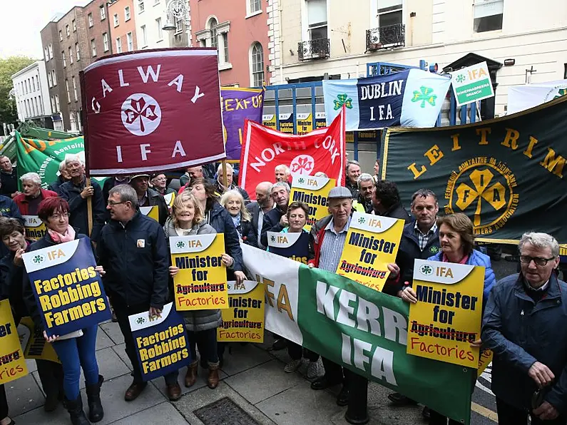 Farmers protest in Ballyhaunis over inadequate beef prices