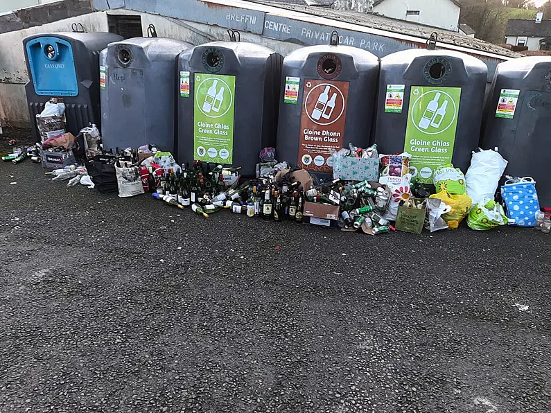 Four-ring cooker dumped at Bundoran bottle bank