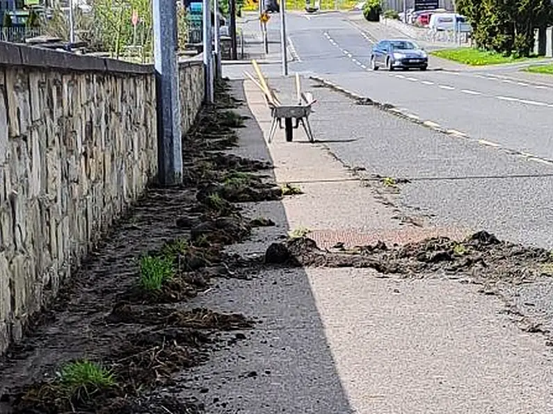 Major clean-up takes place on 'embarrassing' footpaths outside local graveyard