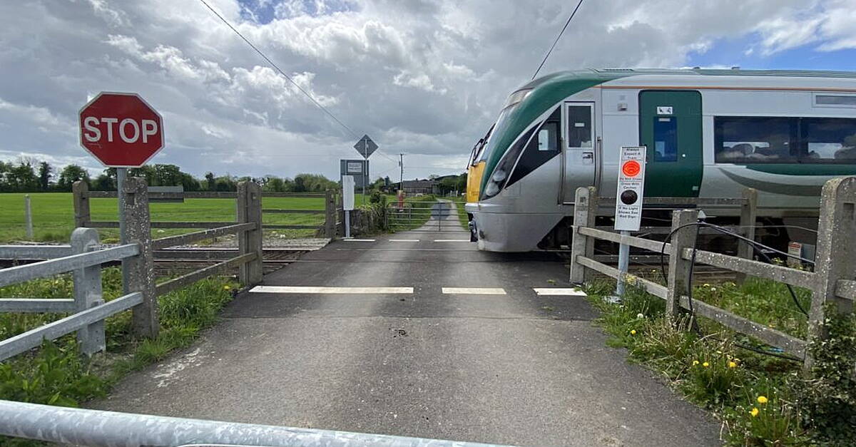 Warning system installed at Ballymote level crossing | OceanFM