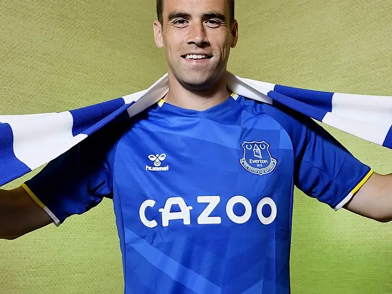 Seamus Coleman signs new Everton contract