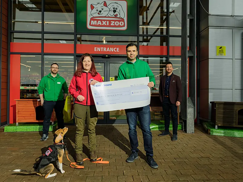 €28,000 raised by Maxi Zoo for Search and Rescue Dog Association