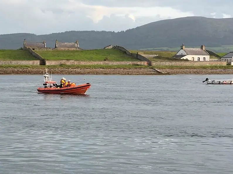 Sligo Bay RNLI tow boat with engine failure