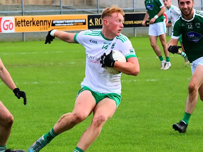 Oisín Gallen wins Gradam Shéamuis Mhic Géidigh