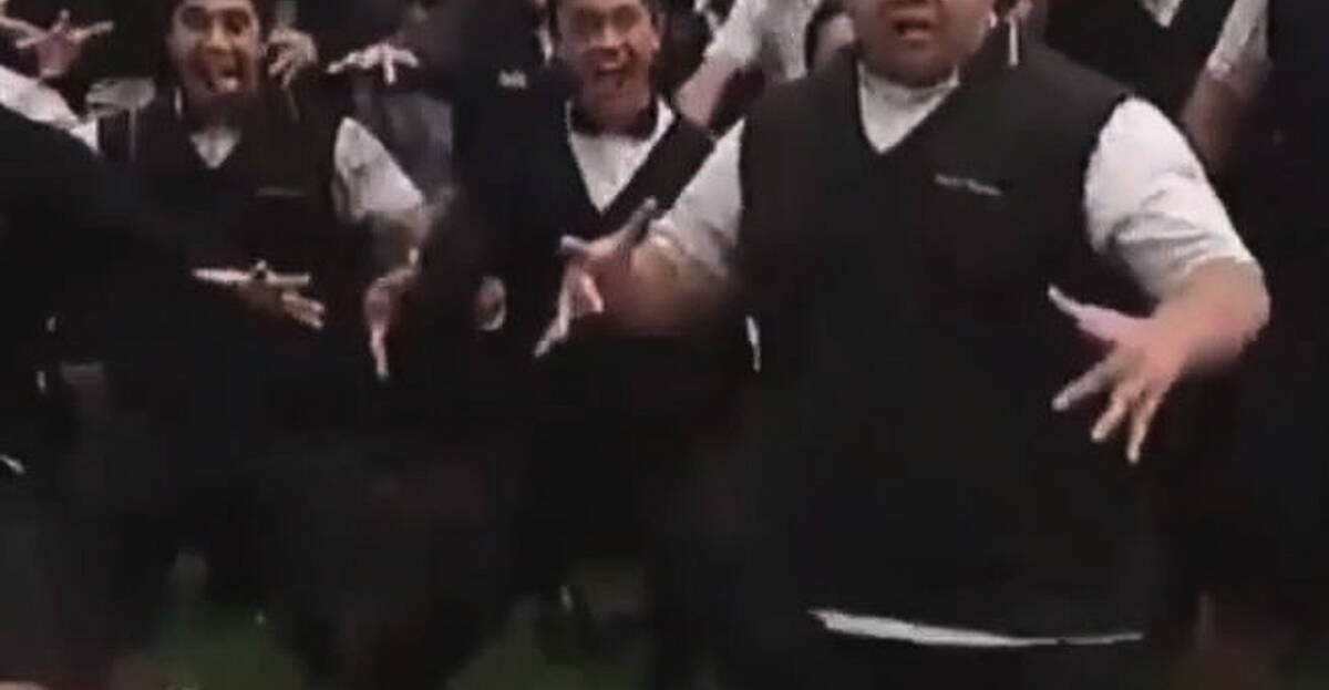 WATCH: Jonah Lomu's old school pay tribute to him with a haka | OffTheBall