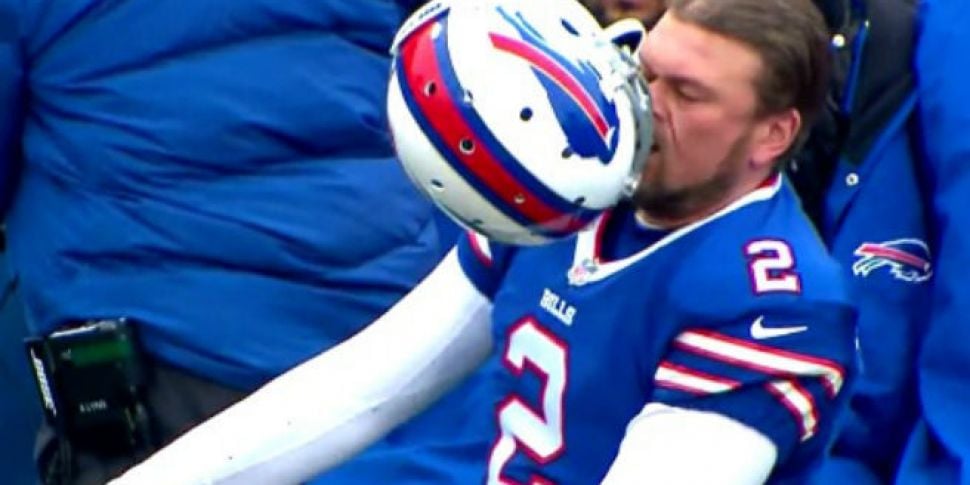 Watch Nfl Player Hit Himself In The Face With His Helmet