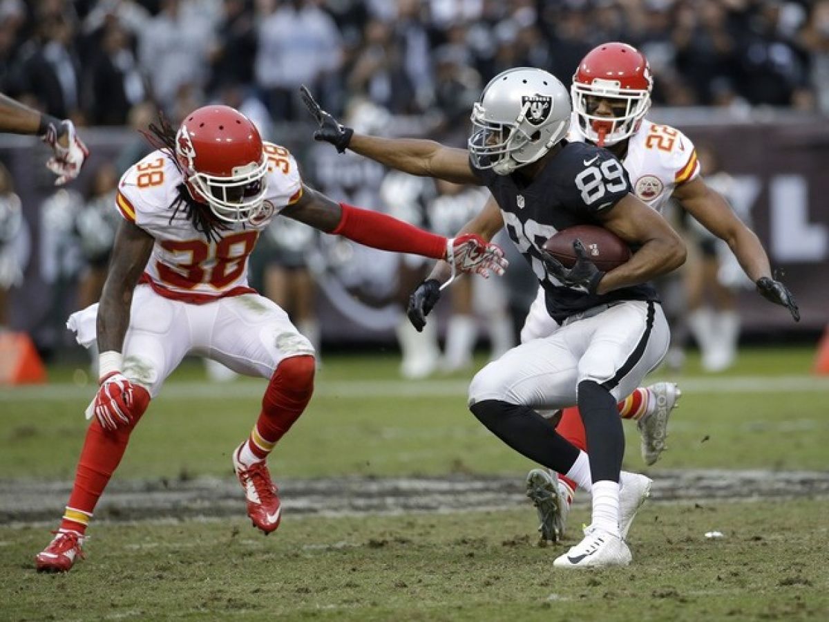 Kansas City Chiefs beat San Diego Chargers to clinch AFC West crown 