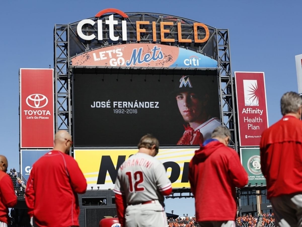 Miami Dolphins' Moment of Silence for Jose Fernandez (Video)