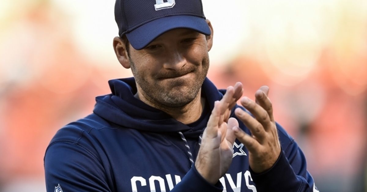 Tony Romo gets emotional in speech about losing starting job to Dak  Prescott