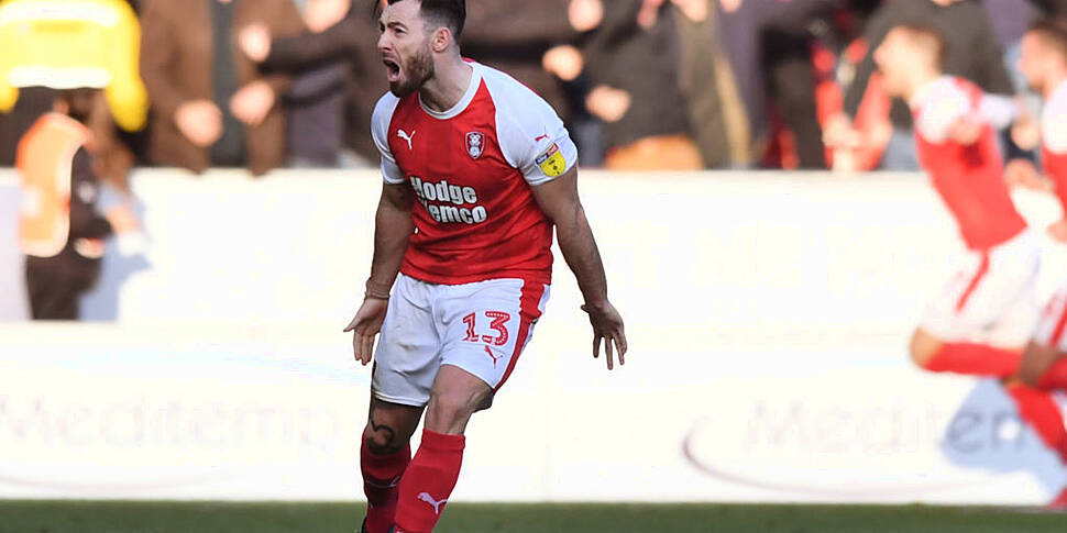 Richie Towell agrees to sign f...