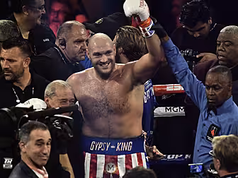 Tyson Fury splits with trainer...