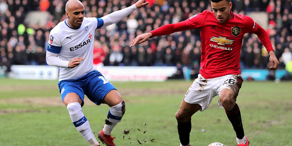 Klopp snubs FA Cup, Bad pitche...