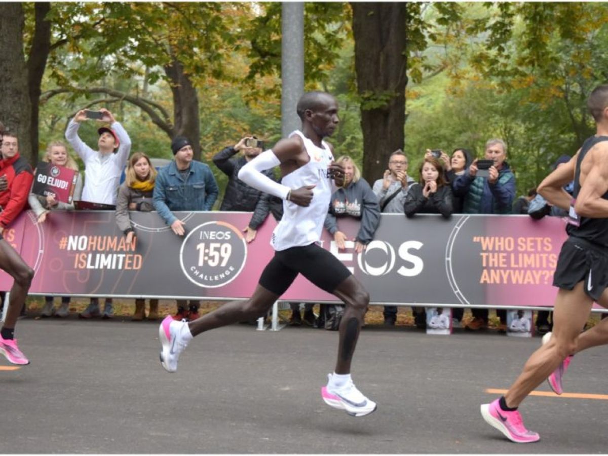 Bejaarden room Dubbelzinnig Kipchoge's marathon record shoes banned as World Athletics cracks down |  OffTheBall