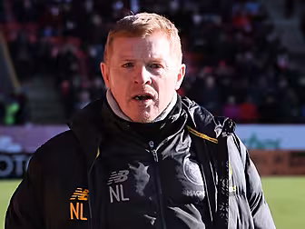 Lennon hails players after 'ma...