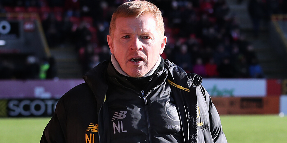 Lennon hails players after 'ma...