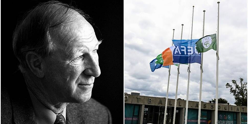 SIGN HERE: FAI open Jack Charl...