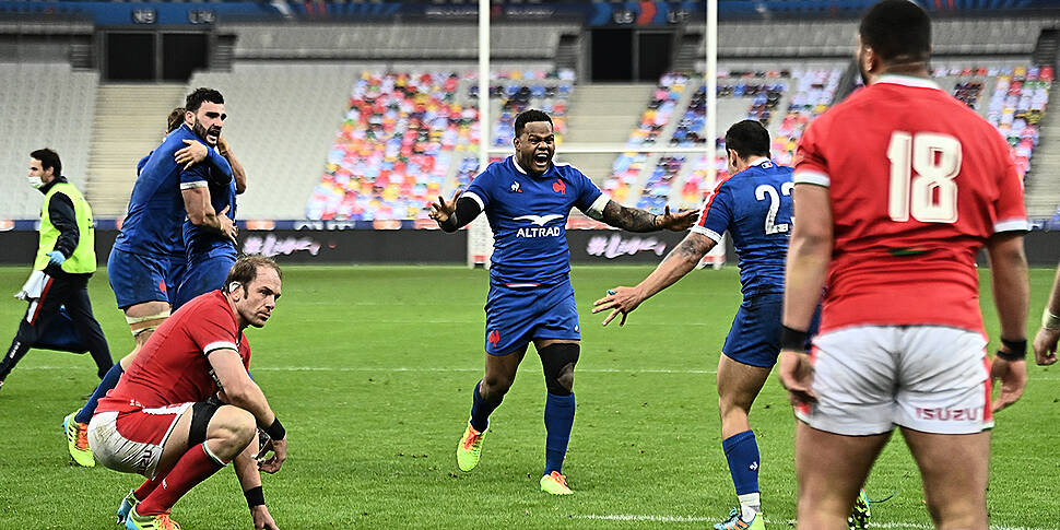 Wales blow 10-point lead to mi...