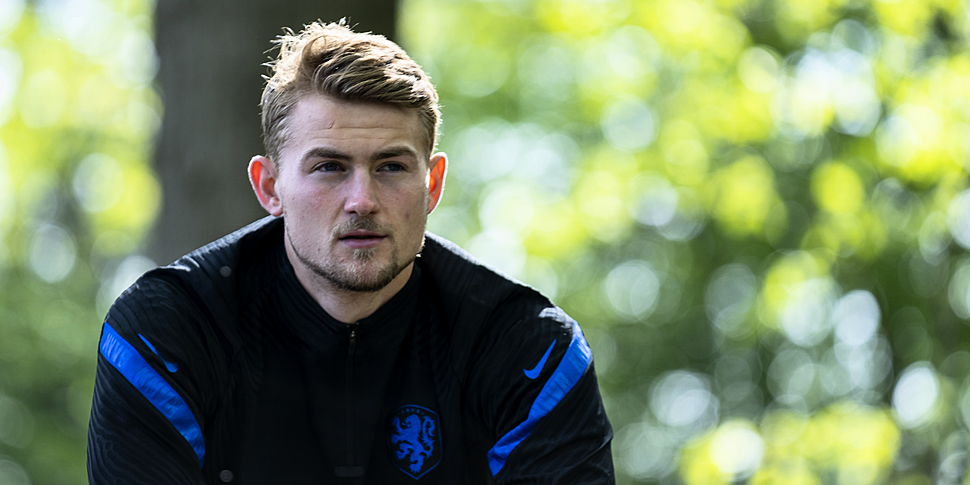Matthijs De Ligt performs hast...