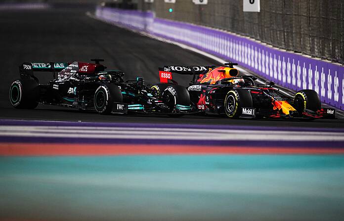 Hamilton v Verstappen F1 seaso...