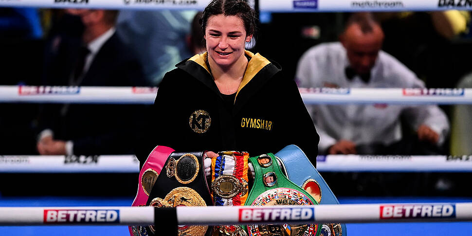 Katie Taylor defeats Firuza Sh...