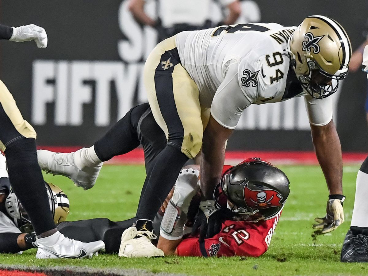 Tom Brady chides Bucs offensive line during ugly loss to Steelers