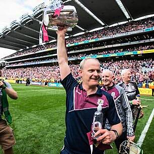 Micheál Donoghue steps down, R...