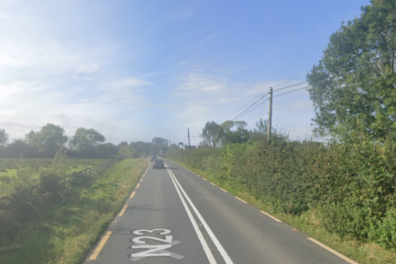 Castleisland-Farranfore road down to one lane following collision