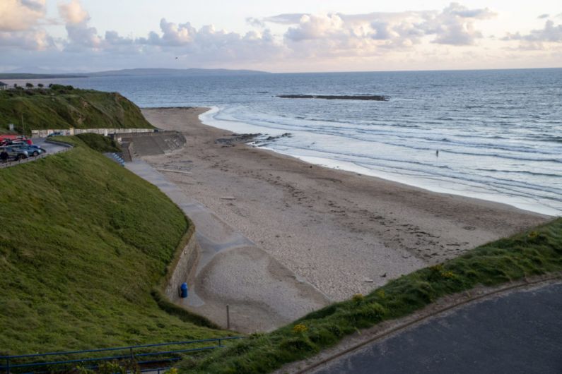 Council says bathers at several Kerry beaches were asked to leave water for their own safety yesterday