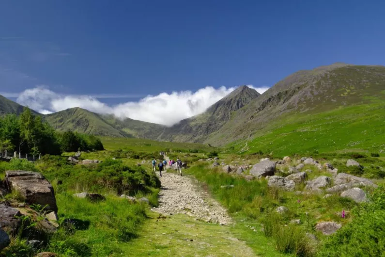 Three climbers rescued after spending night on Carrauntoohil