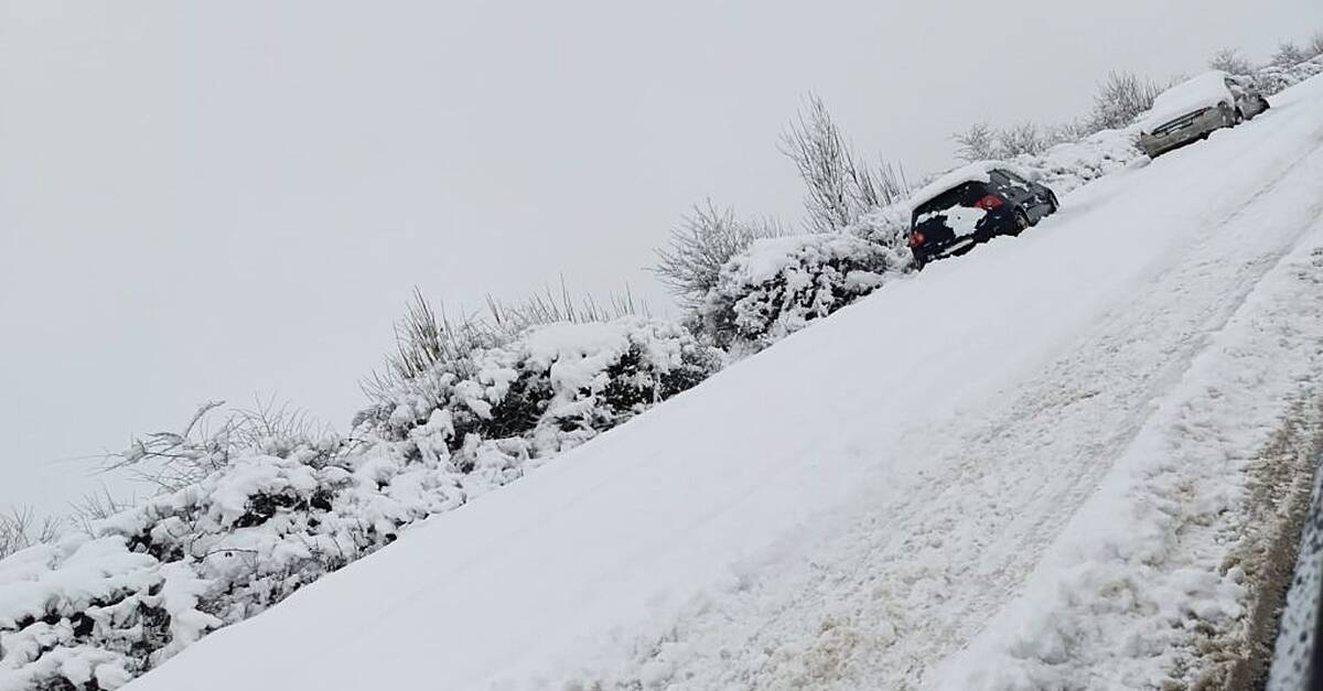 Kerry Roads Blocked Due to Snow & Ice | Major Disruption