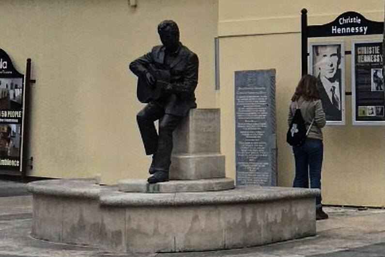 Wreath-laying ceremony in Tralee this morning marking 17th anniversary of Christie Hennessy death