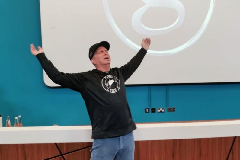 Garth Brooks remains tight-lipped on speculated Kerry accommodation