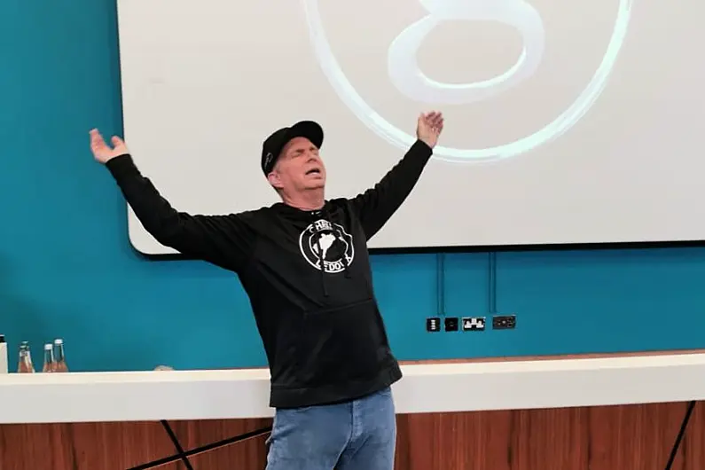 Garth Brooks remains tight-lipped on speculated Kerry accommodation