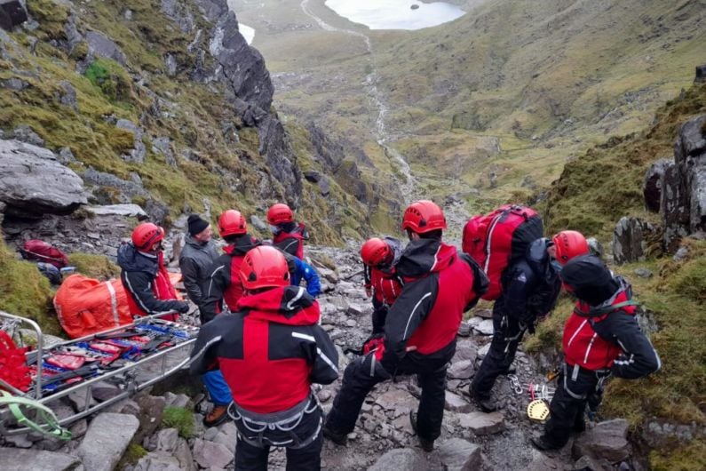 Kerry Mountain Rescue assisting lost walkers on Carrauntoohil