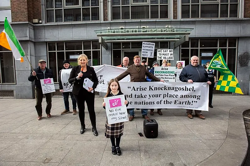 Locals travel from Knocknagoshel to protest outside An Bord Pleanála against Eir mast