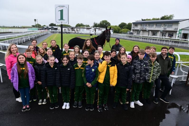 Primary School Children go behind the scenes at Listowel Racecourse