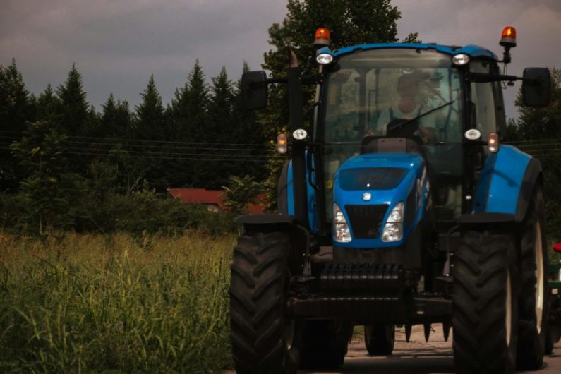 Kerry County Council appeals to motorists not to overtake farm machinery until it’s safe to do so