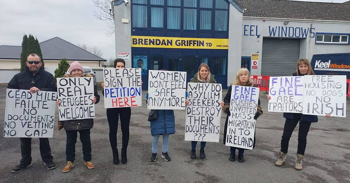Asylum seeker protest held outside Kerry TD's office - Vimarsana News