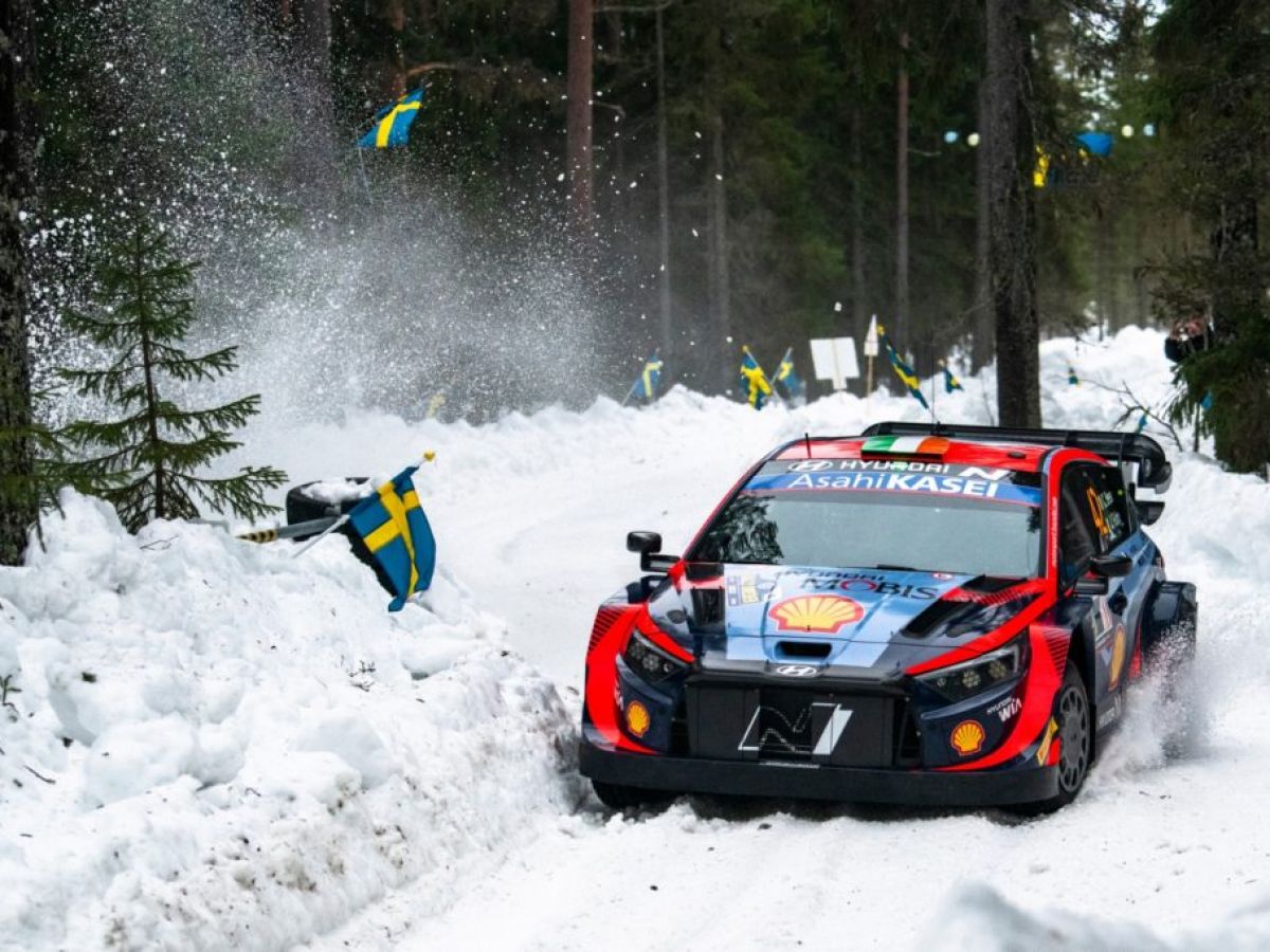 Breen remains in contention at Rally Sweden 